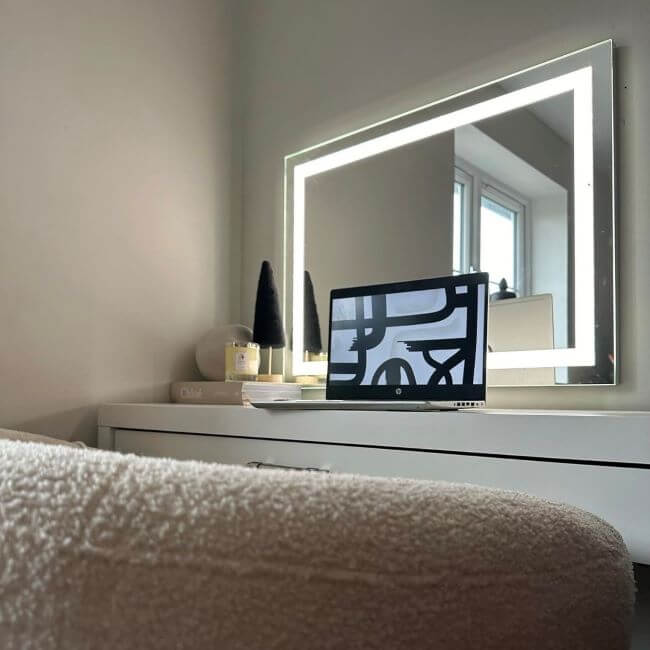 Hollywood-Style LED Vanity Mirror with Dimmable Lights 80x60cm