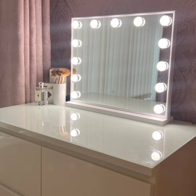 Hollywood-Style LED Vanity Mirror with Dimmable Lights 50x42cm